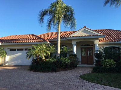 Watefront Residence on Manatee River for Sale in Florida Front View