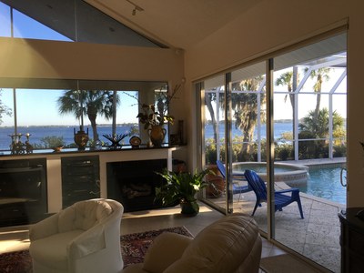 Watefront Residence on Manatee River for Sale in Florida - Family room