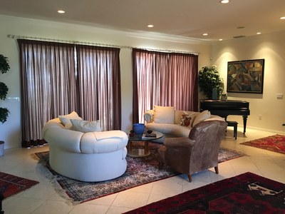 Watefront Residence on Manatee River for Sale in Florida -living room.JPG